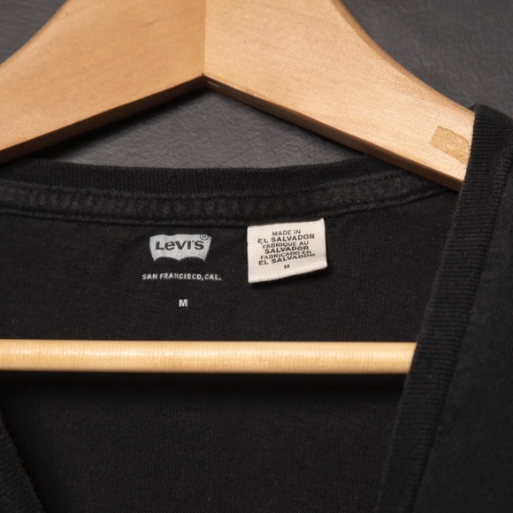 Ladies Black Levi's T-shirt Size Medium - Picture 3 of 3